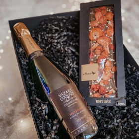 Kinkekomplekt: Luksuslik šampanja ja käsitöö chocoMe šokolaad